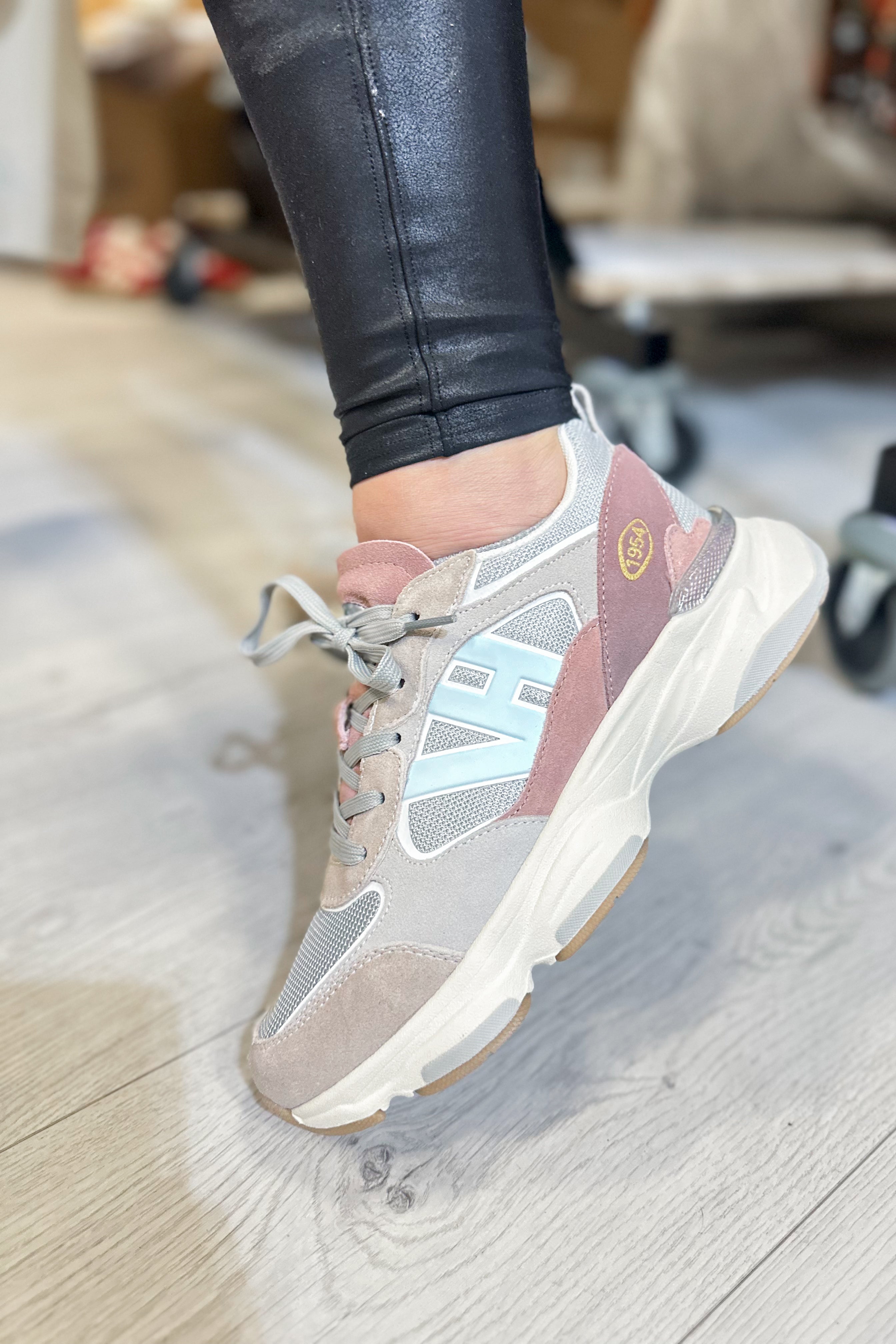 Vintage Havana Dash 8 Running Sneakers - Coremarkets