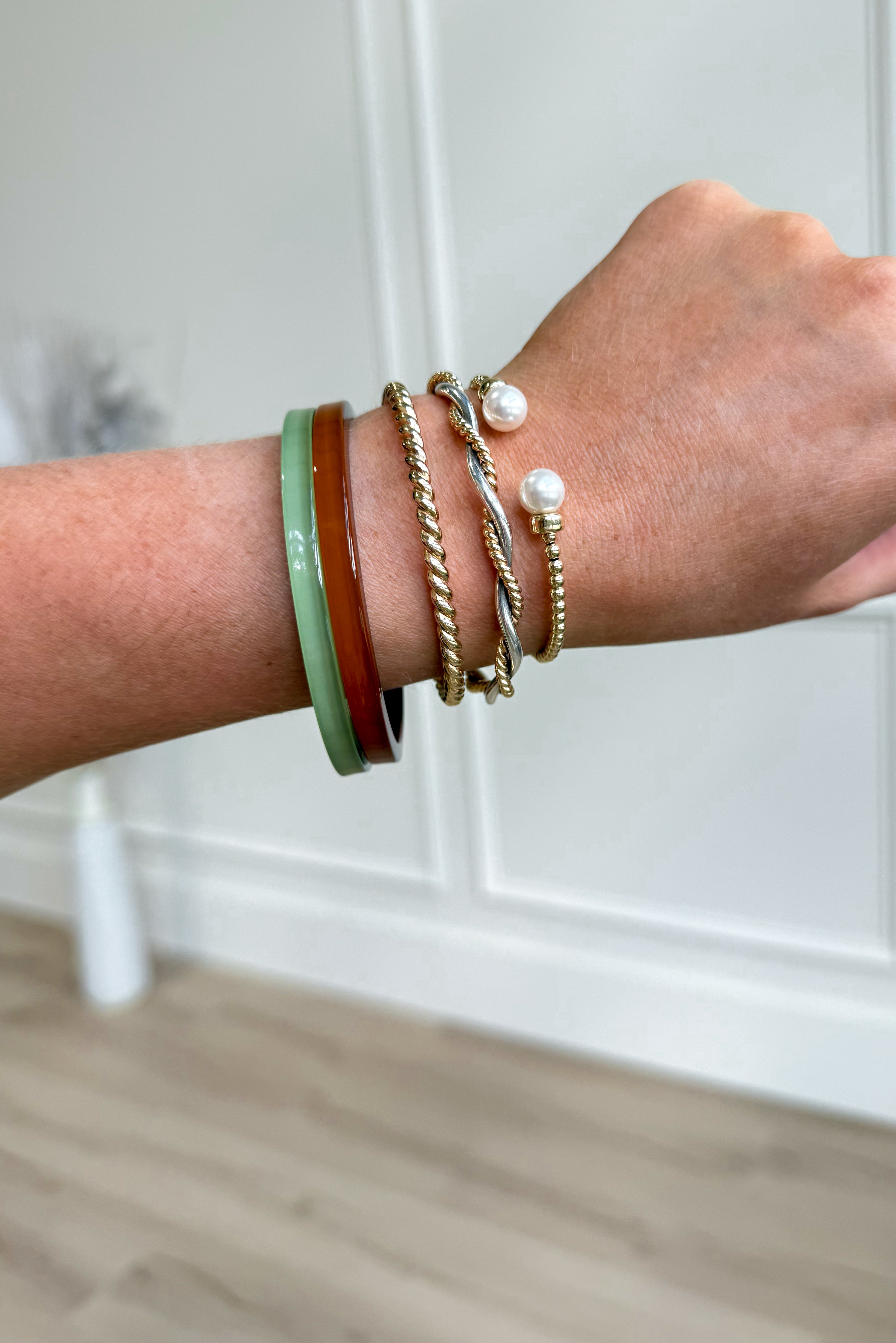 Zenzii Lauren Resin Bangle Bracelet - Coremarkets