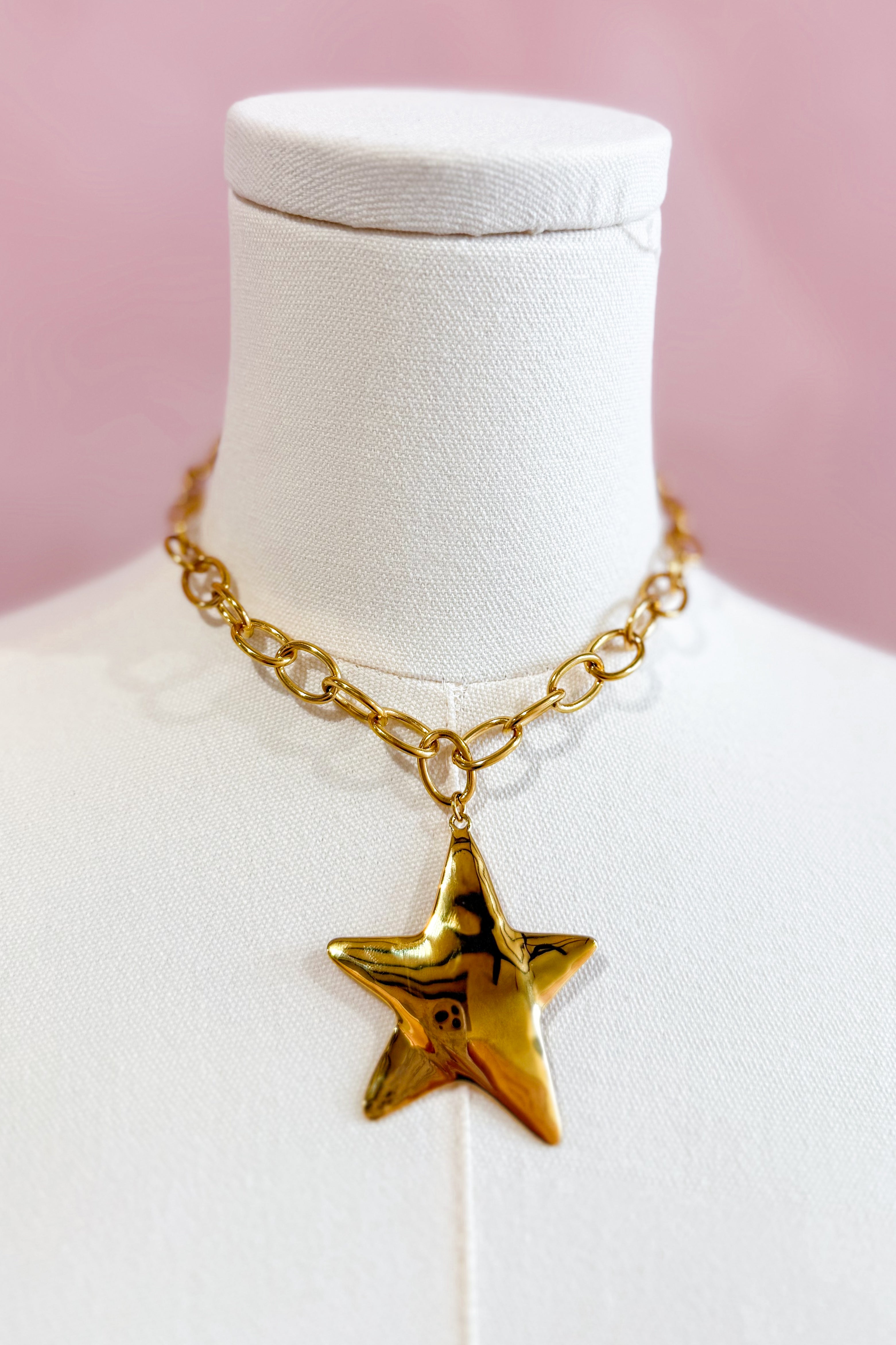 Chansutt Star Necklace - Coremarkets