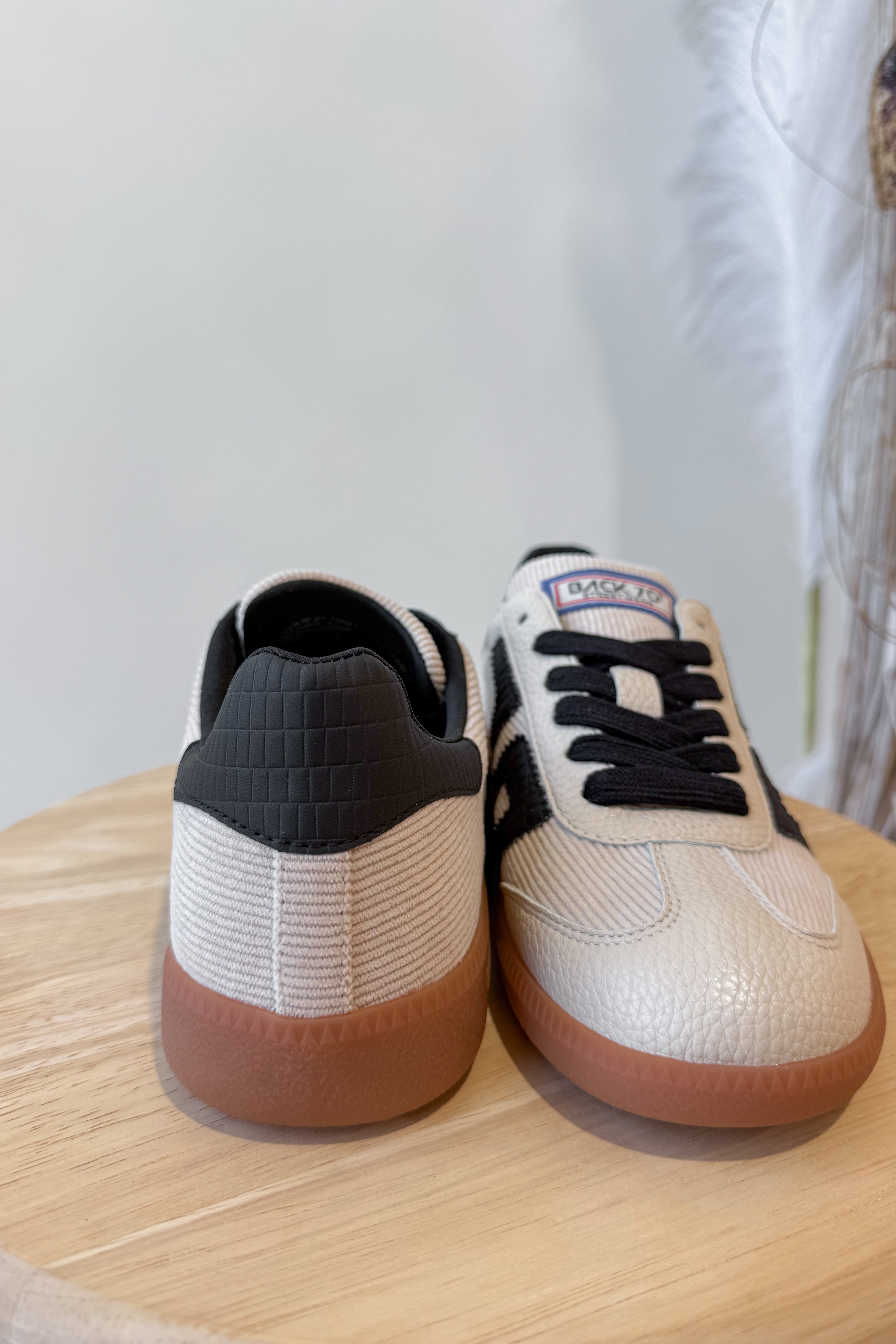 BACK70 Cloud Sneakers in Cream Black - Coremarkets