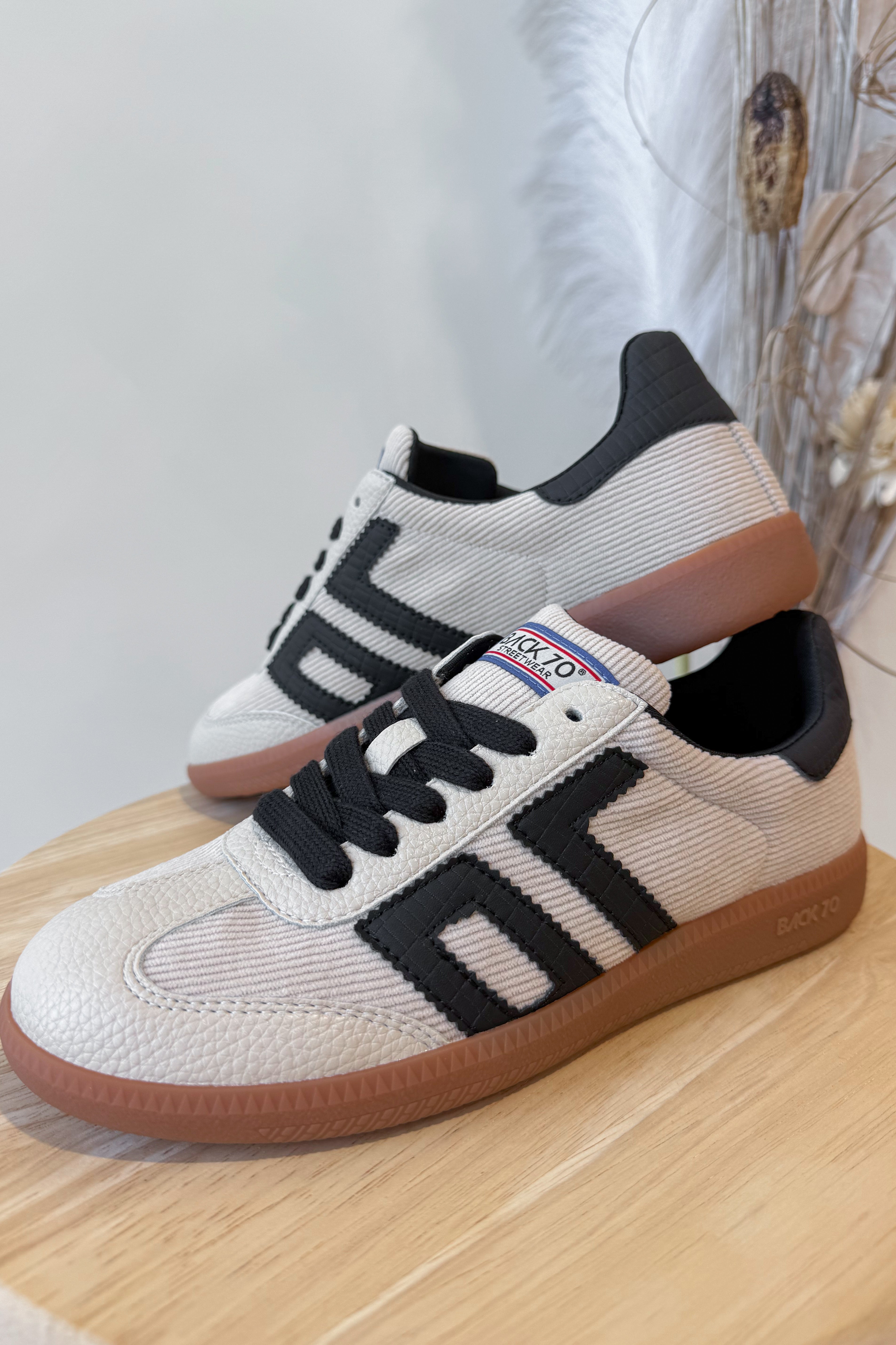 BACK70 Cloud Sneakers in Cream Black - Coremarkets